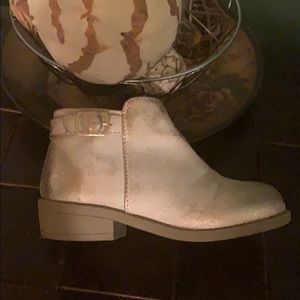 Beautiful little Girls Ankle Boots!